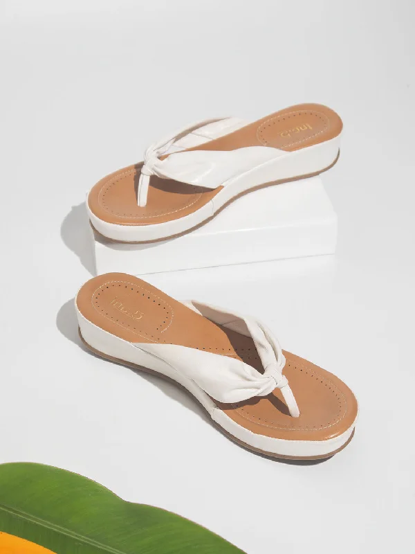 Women White Solid Comfort Sandals