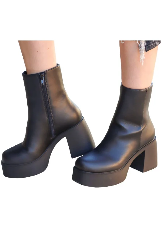 Women's Ankle Boots In Black